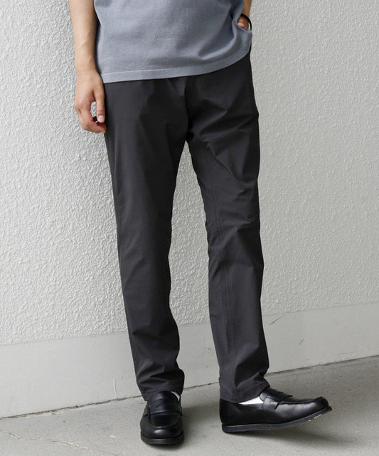 SHIPS any: 〈洗濯機可能・撥水〉4WAYストレッチ スリム テーパード テック チノ パンツ