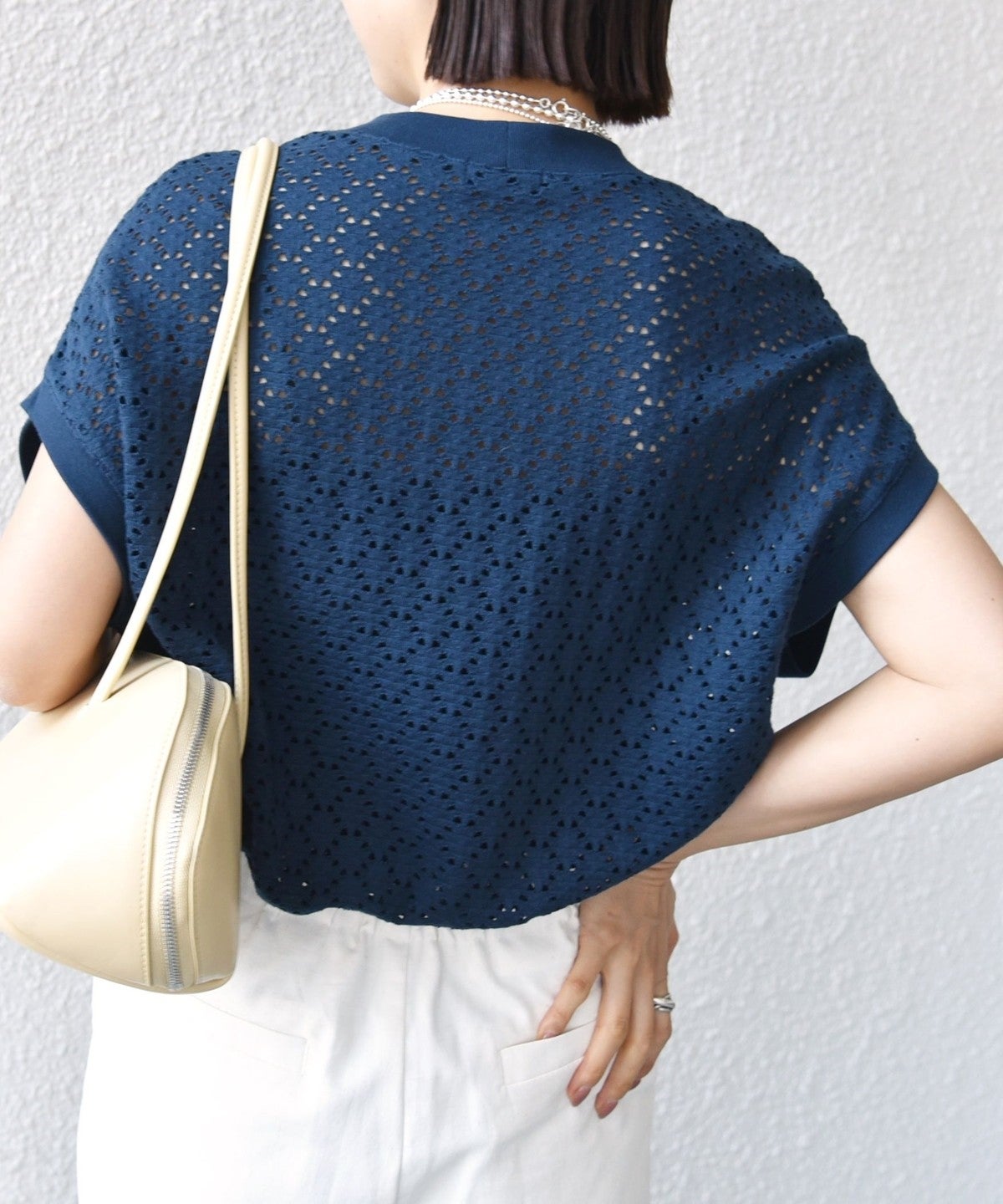 【WEB限定】〈手洗い可能〉アイレット クルーネック プルオーバー
