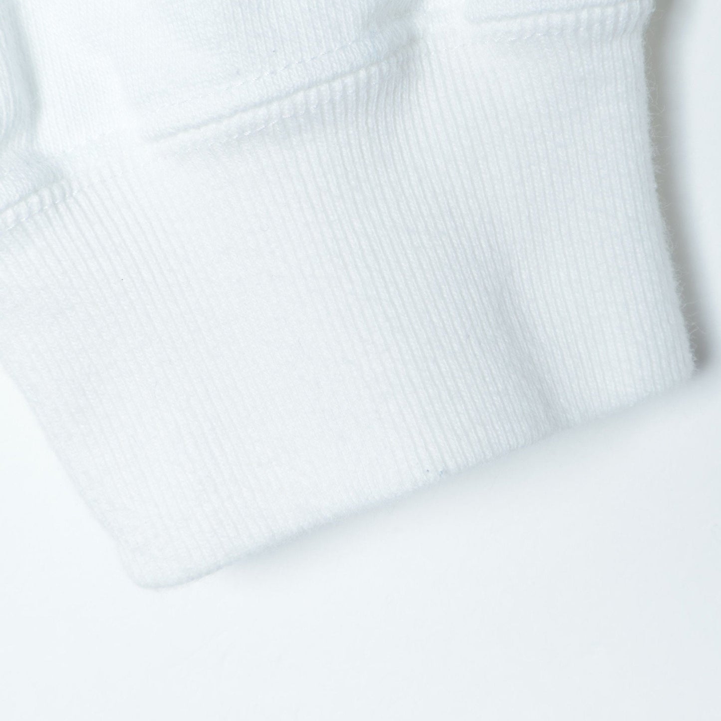 【SHIPS別注】THYARD: ロングスリーブ スウェットプルオーバー