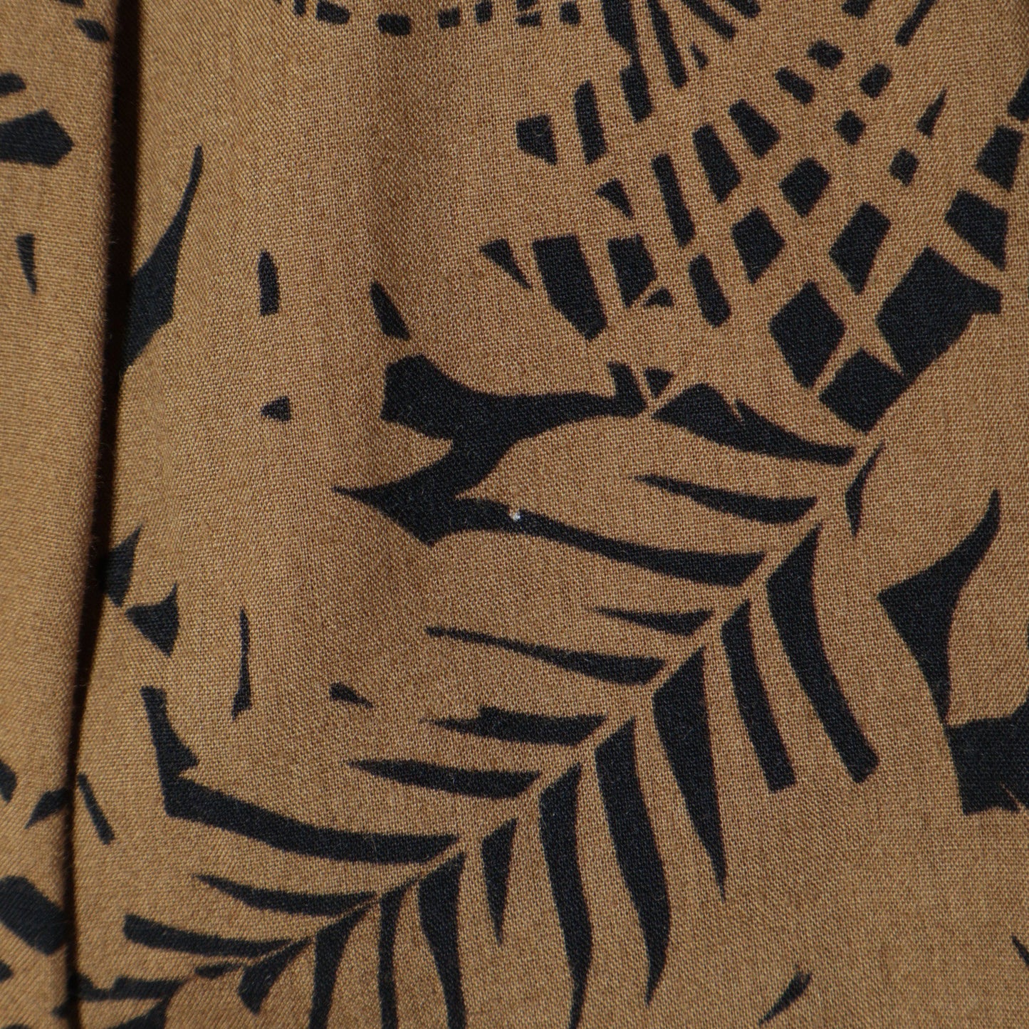 SHIPS:LEAF/P WIDE TUCK PT