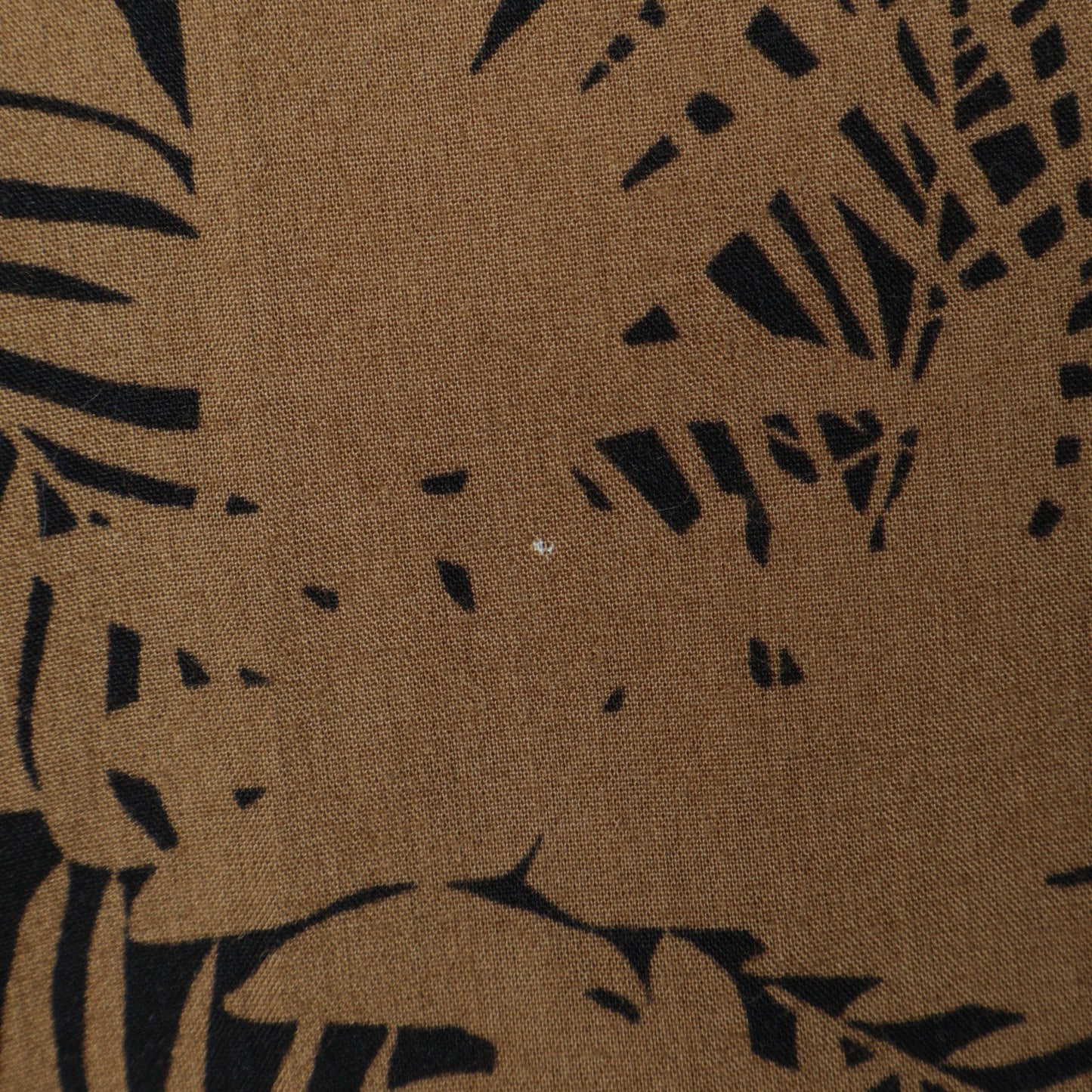 SHIPS:LEAF/P WIDE TUCK PT