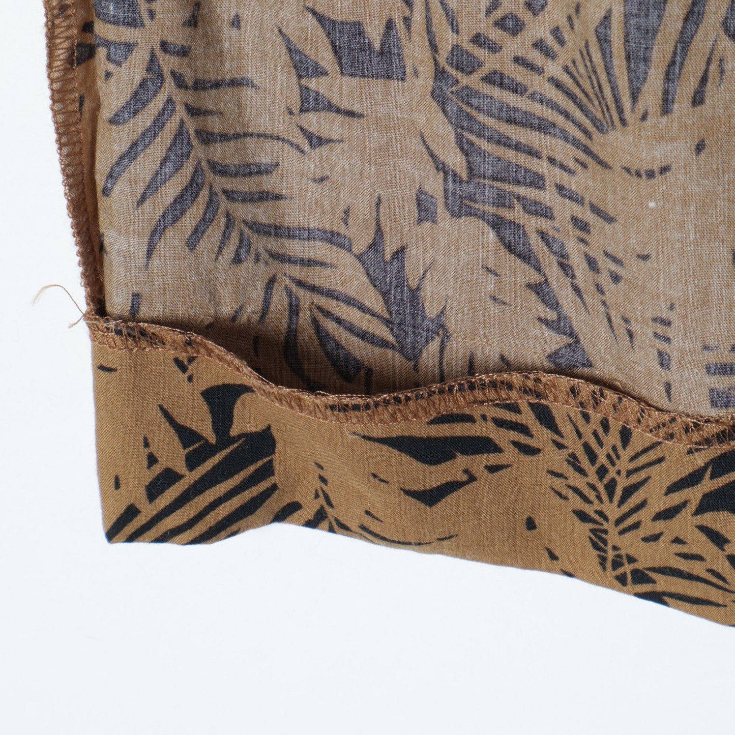 SHIPS:LEAF/P WIDE TUCK PT