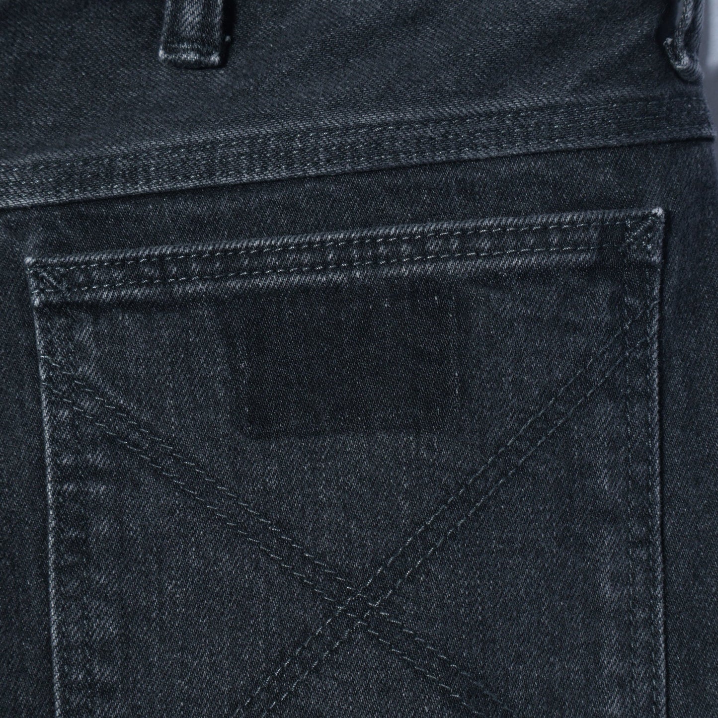 〈手洗い可能〉SHIPS NINE CASE:カットオフ デニム black