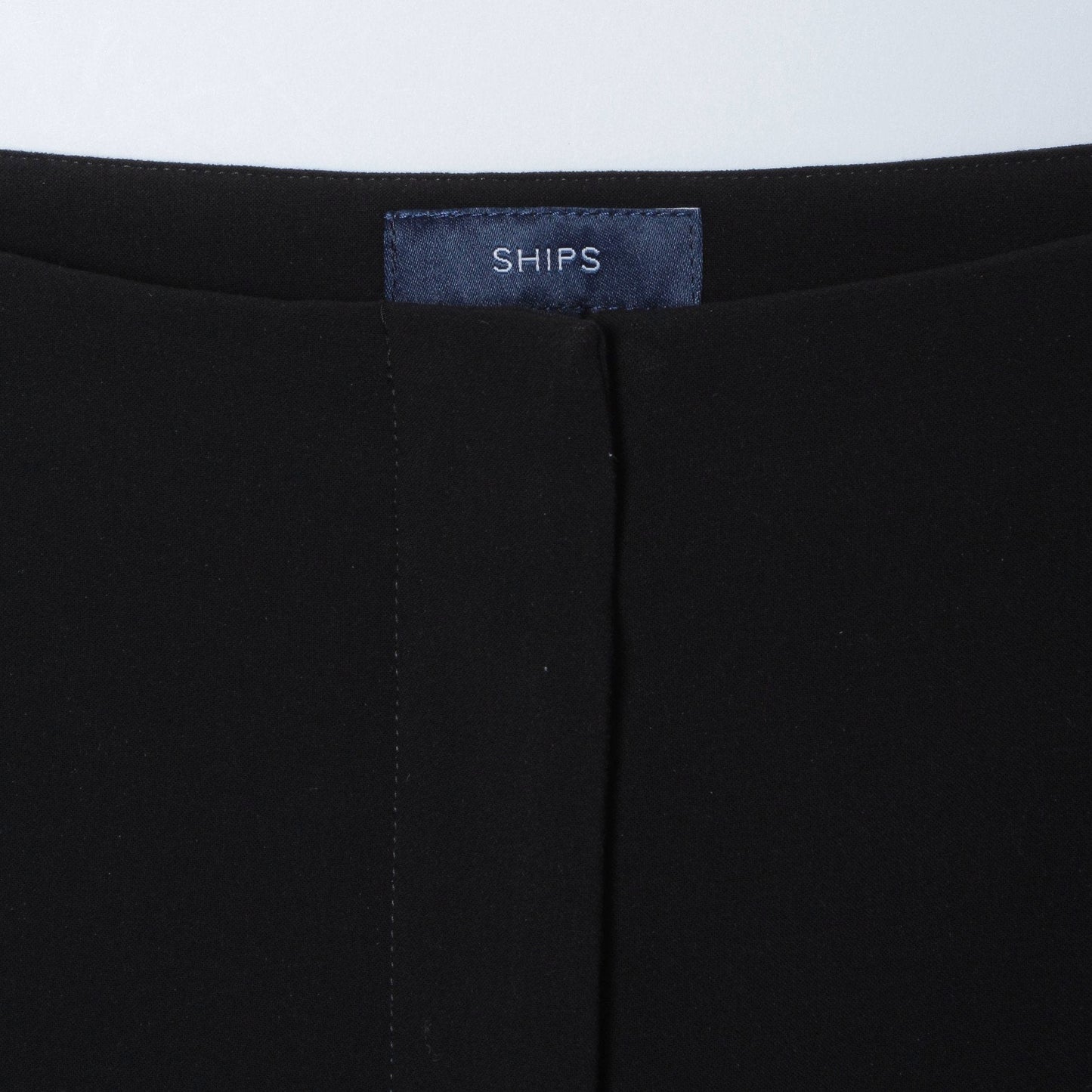 HI-WAIST SHORTS