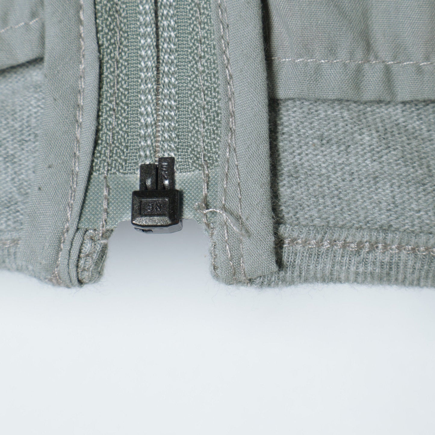 HOOD COLOR ZIP VEST