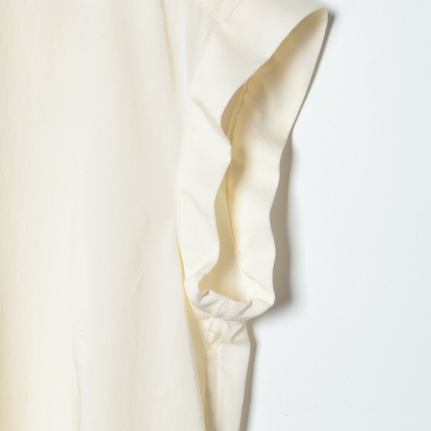 SHIPS:TENCEL TUCK S/S BL
