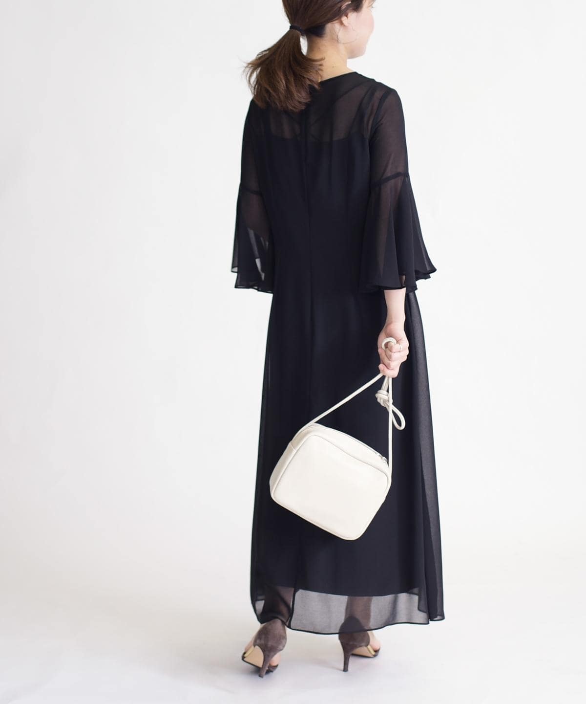 little black:シフォンフレアスリーブワンピース