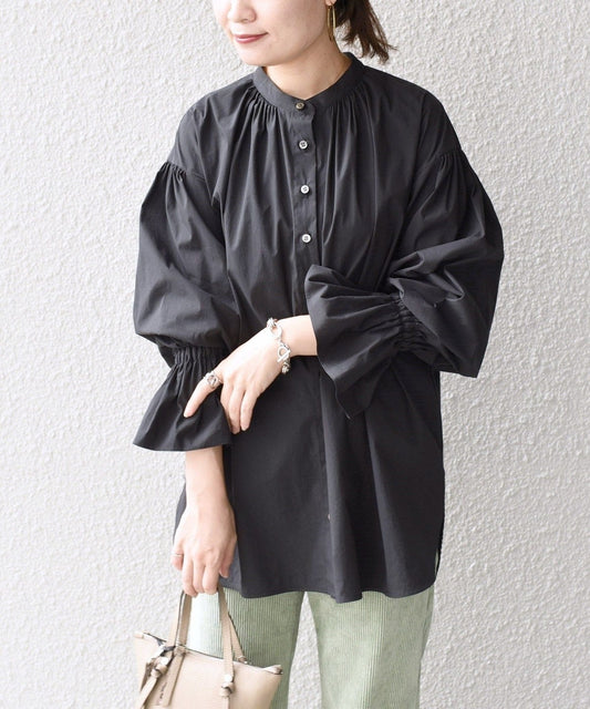 〈手洗い可能〉ソリッドギャザースリーブブラウス