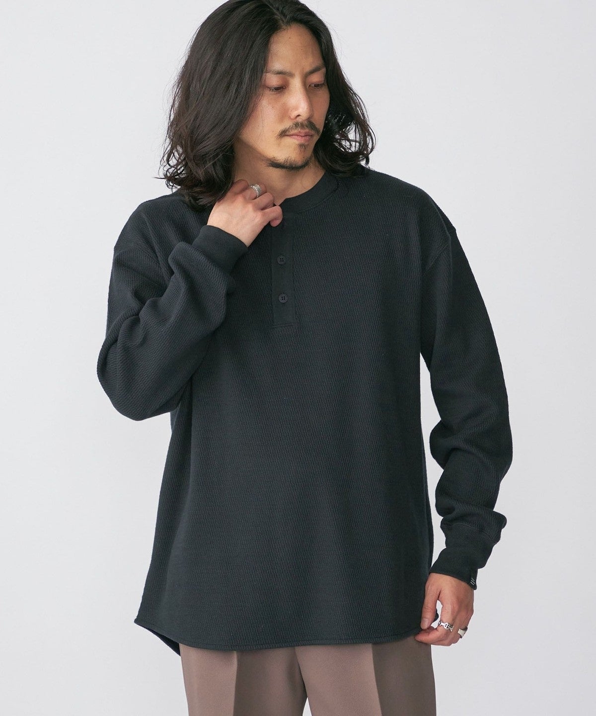 【SHIPS別注】THYARD: ヘンリーネック サーマル 長袖 カットソー
