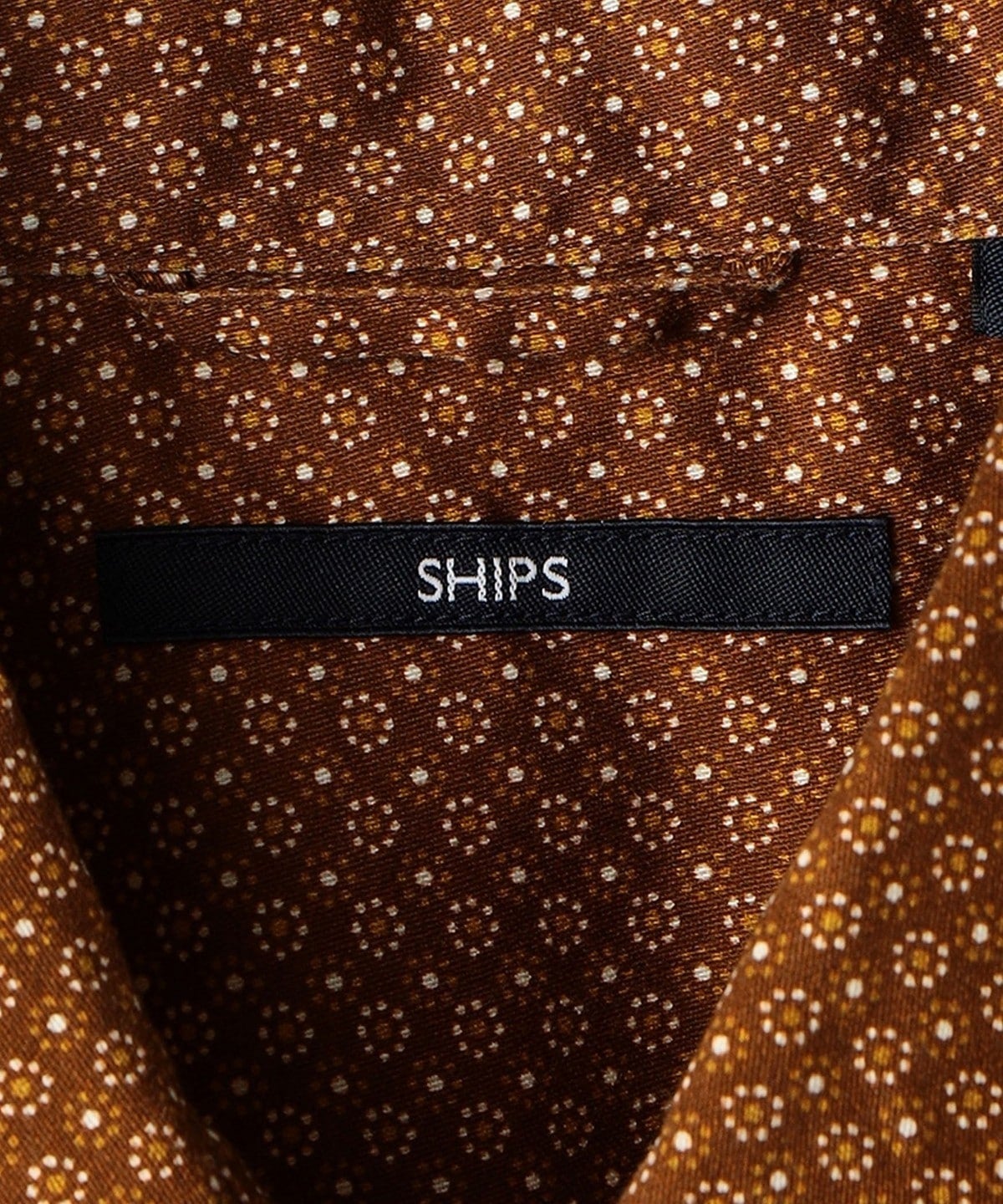 SHIPS: セミワイドカラー プリント シャツ