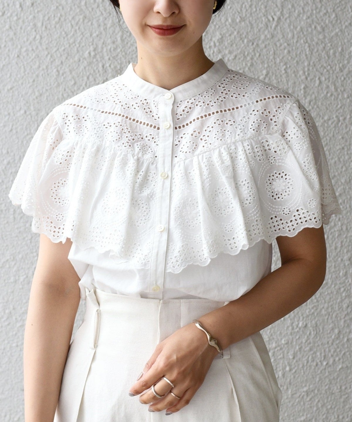 〈手洗い可能〉オリジナルレース刺繍フリルブラウス