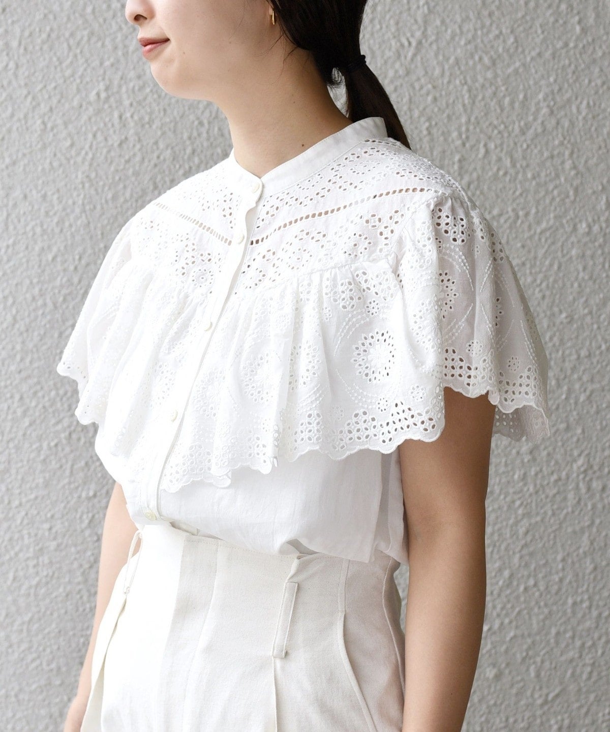 〈手洗い可能〉オリジナルレース刺繍フリルブラウス