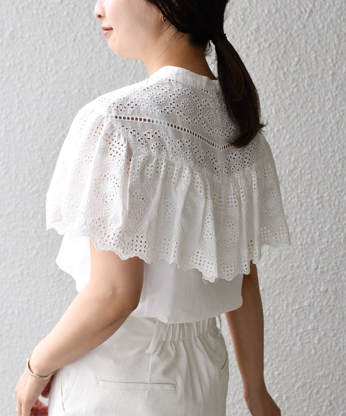 〈手洗い可能〉オリジナルレース刺繍フリルブラウス