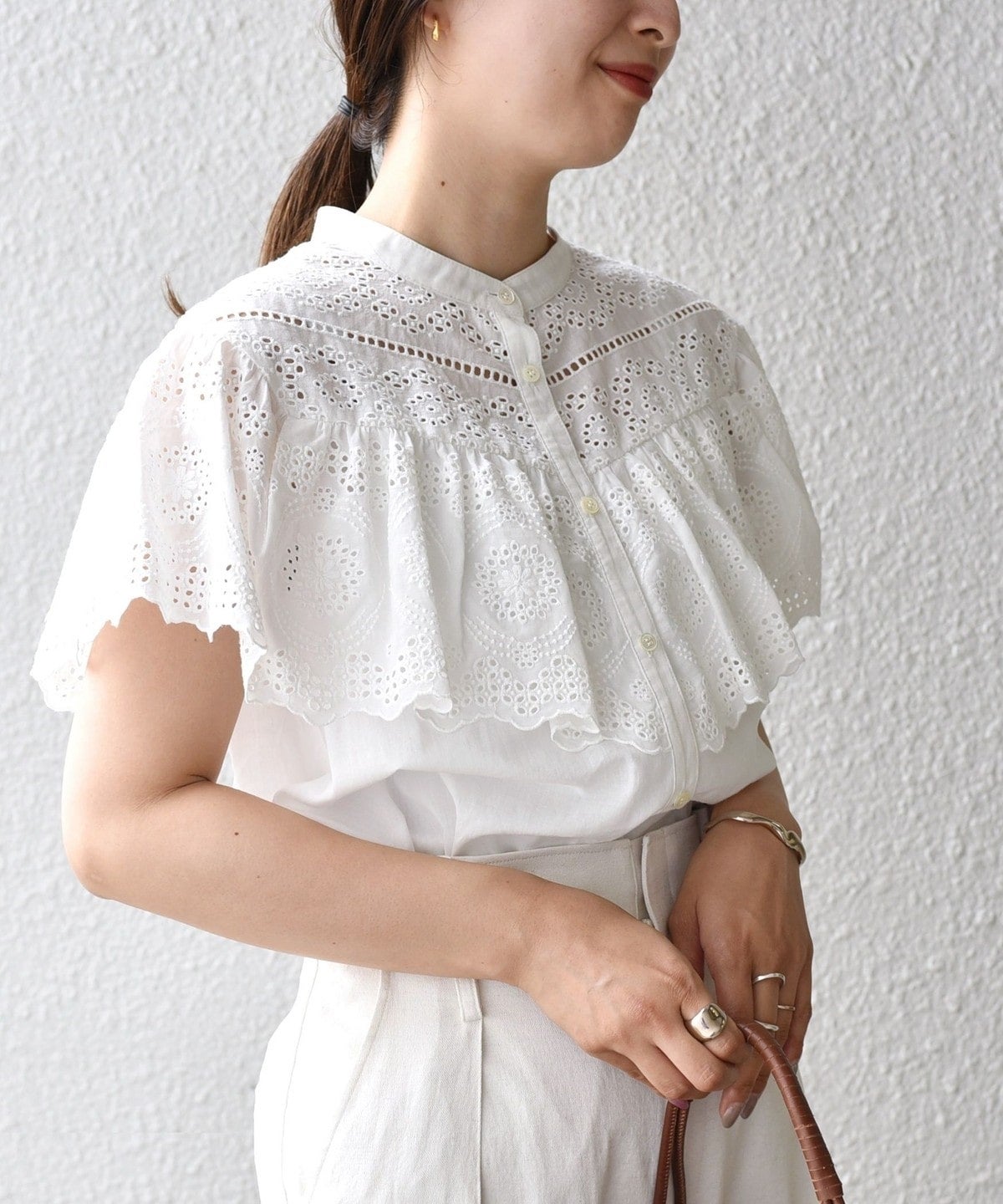 〈手洗い可能〉オリジナルレース刺繍フリルブラウス