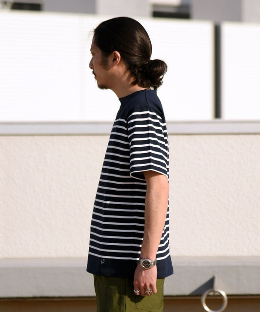 【WEB限定】SHIPS: ワンポイント ロゴ ジャージー ボーダー ボートネック Tシャツ