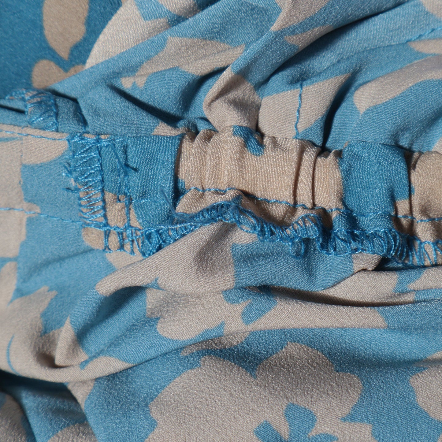 【WEB限定】〈洗濯機可能〉ドット 花柄 サイド プリーツ フレンチスリーブ ワンピース