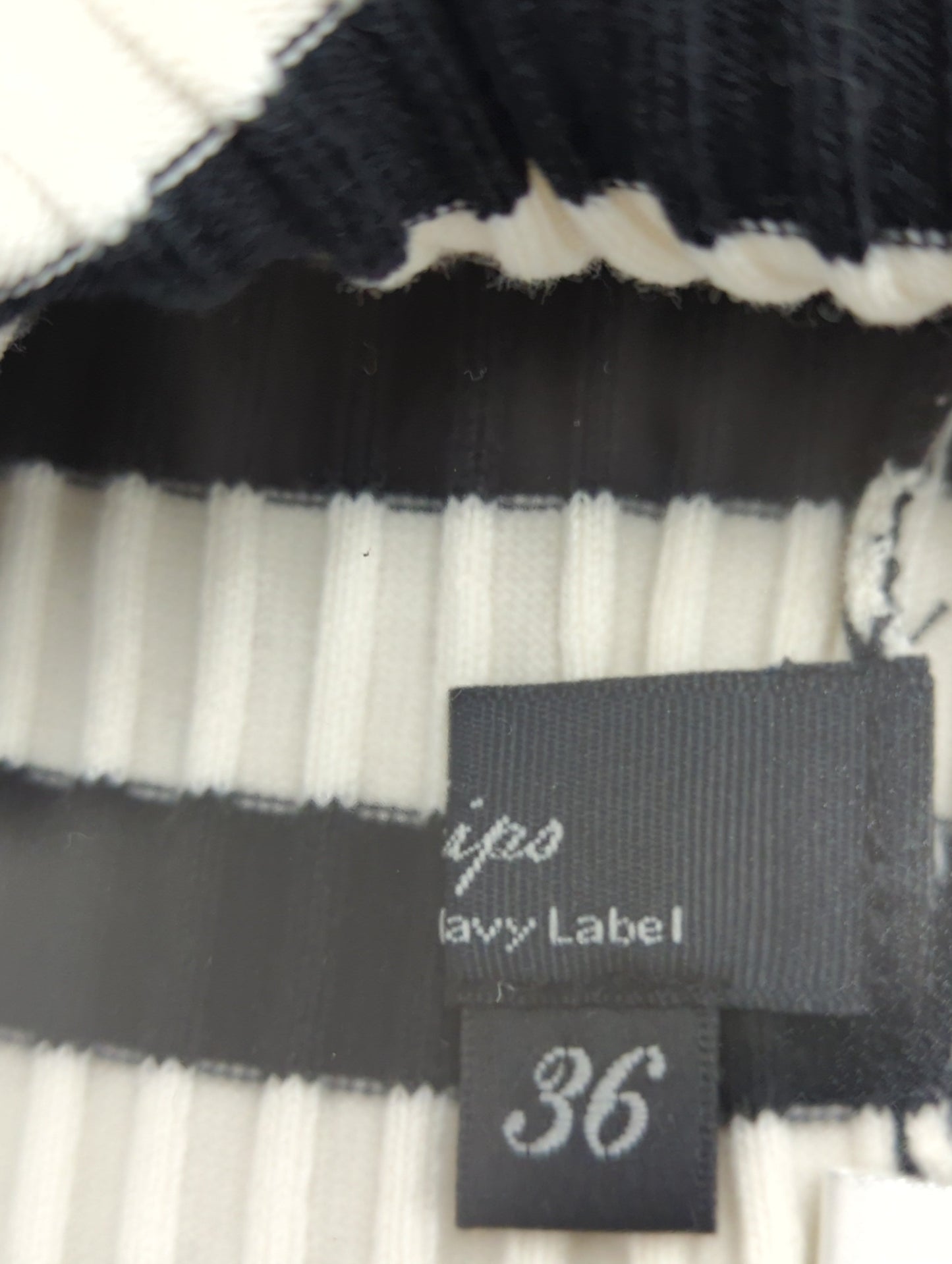 PrimaryNavyLabel:コットンリブラウンドネック