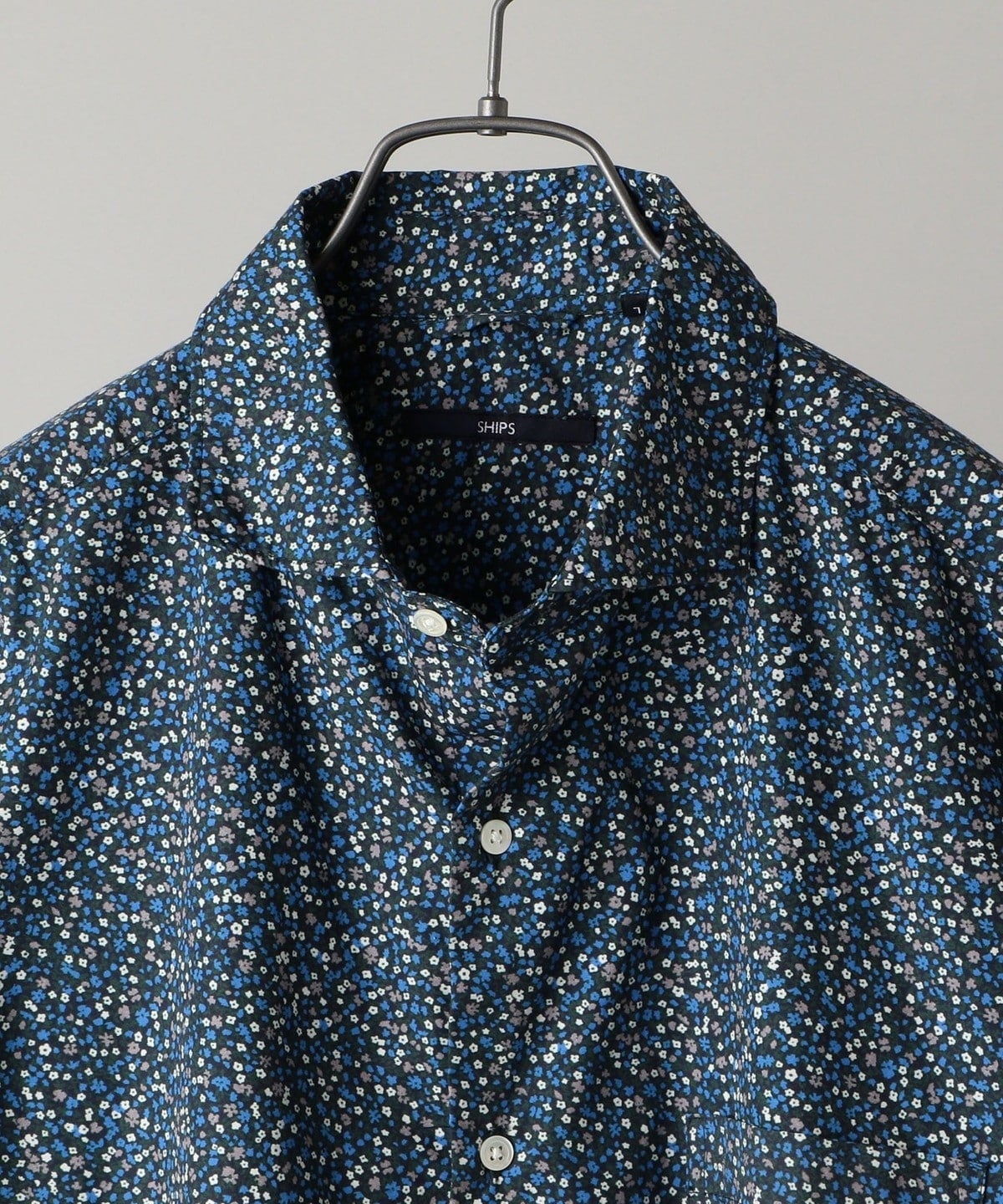 SHIPS: ブロード モチーフプリント セミワイドカラーシャツ