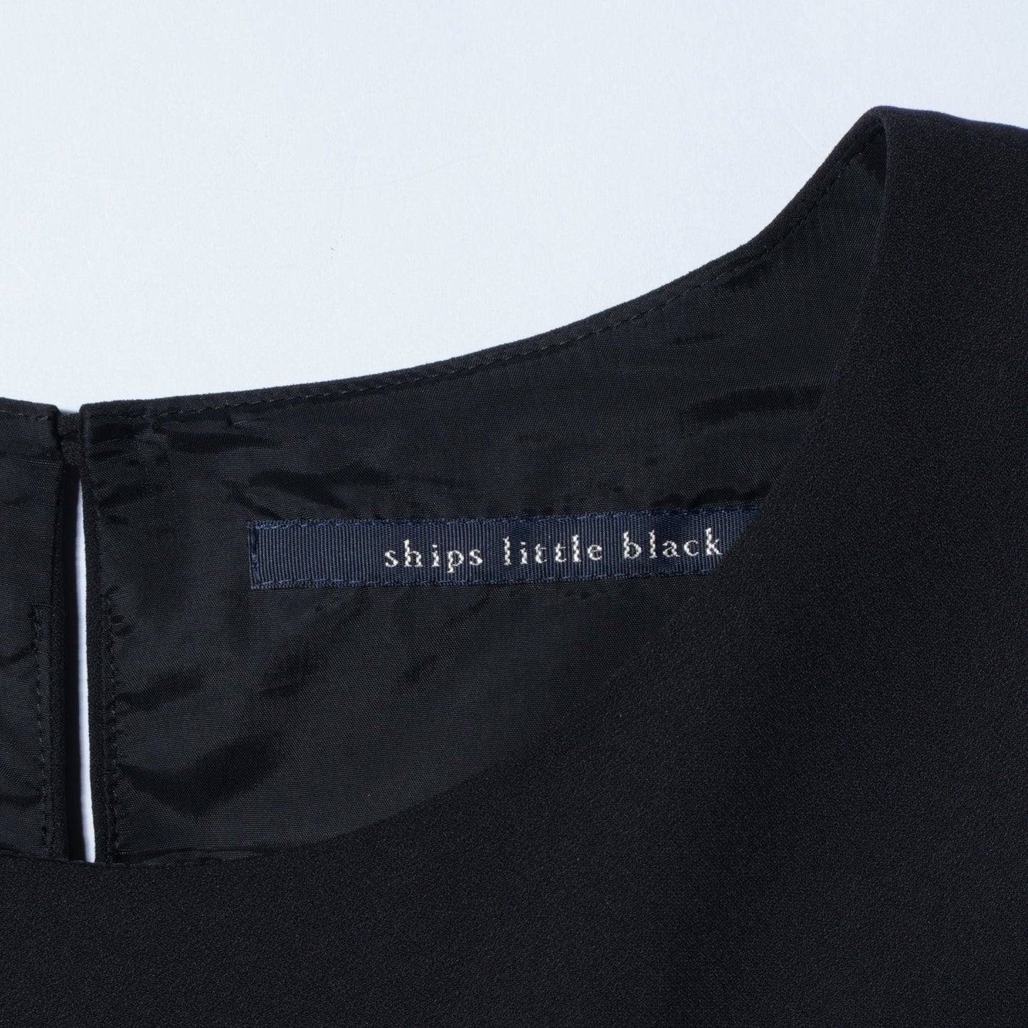 LB:BACK SATIN HEM KIRIKE DRESS