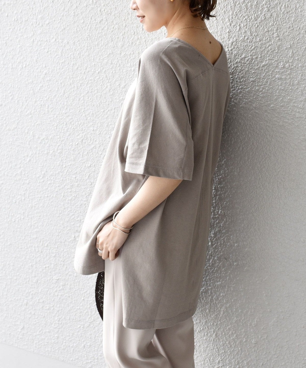【WEB限定】〈UVカット〉USAコットンルーズVネックTEE
