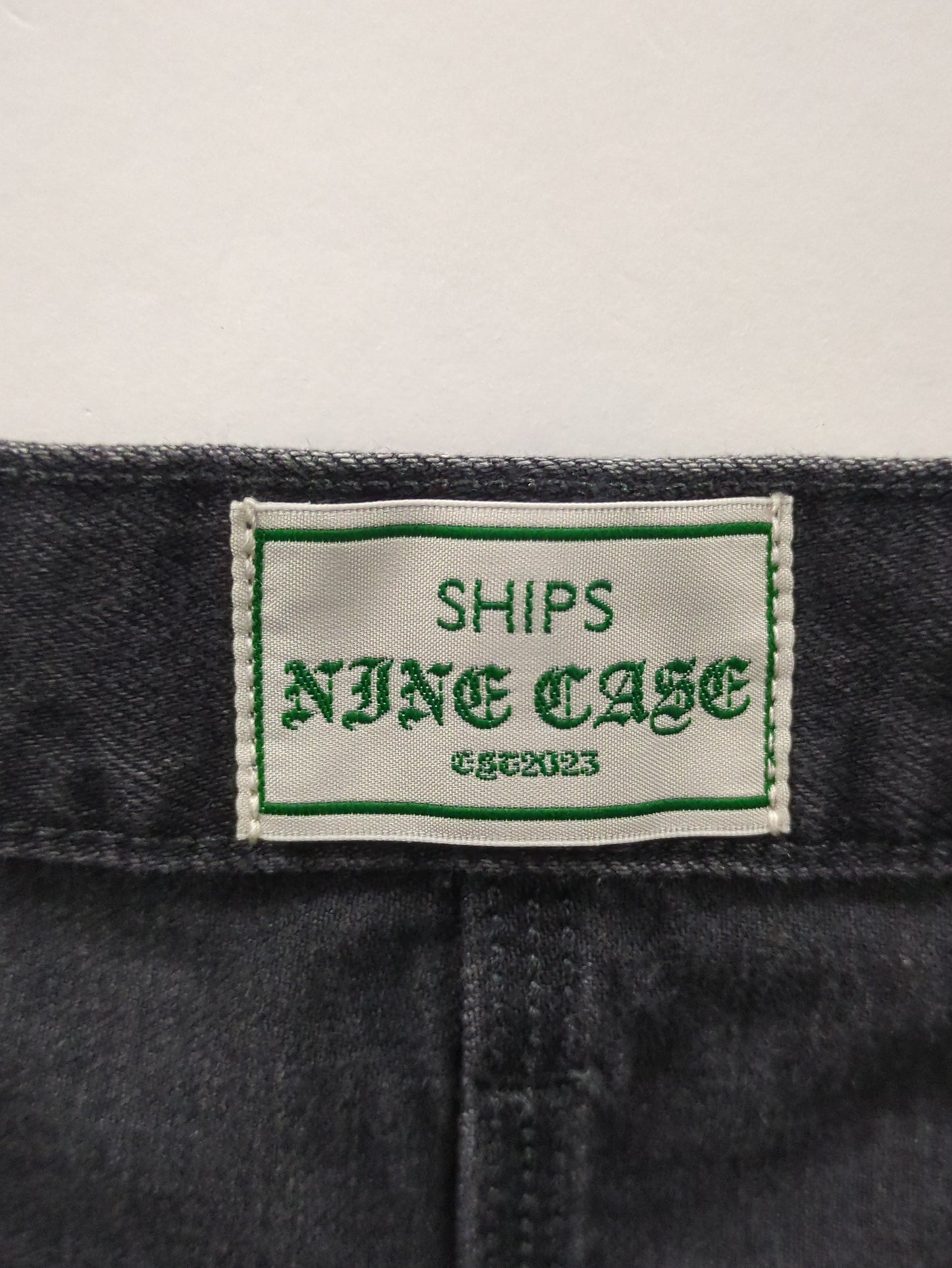 〈手洗い可能〉SHIPS NINE CASE:カットオフ デニム black