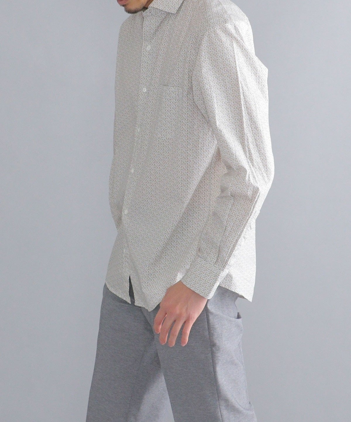 SHIPS: セミワイドカラー プリント モチーフ柄 シャツ