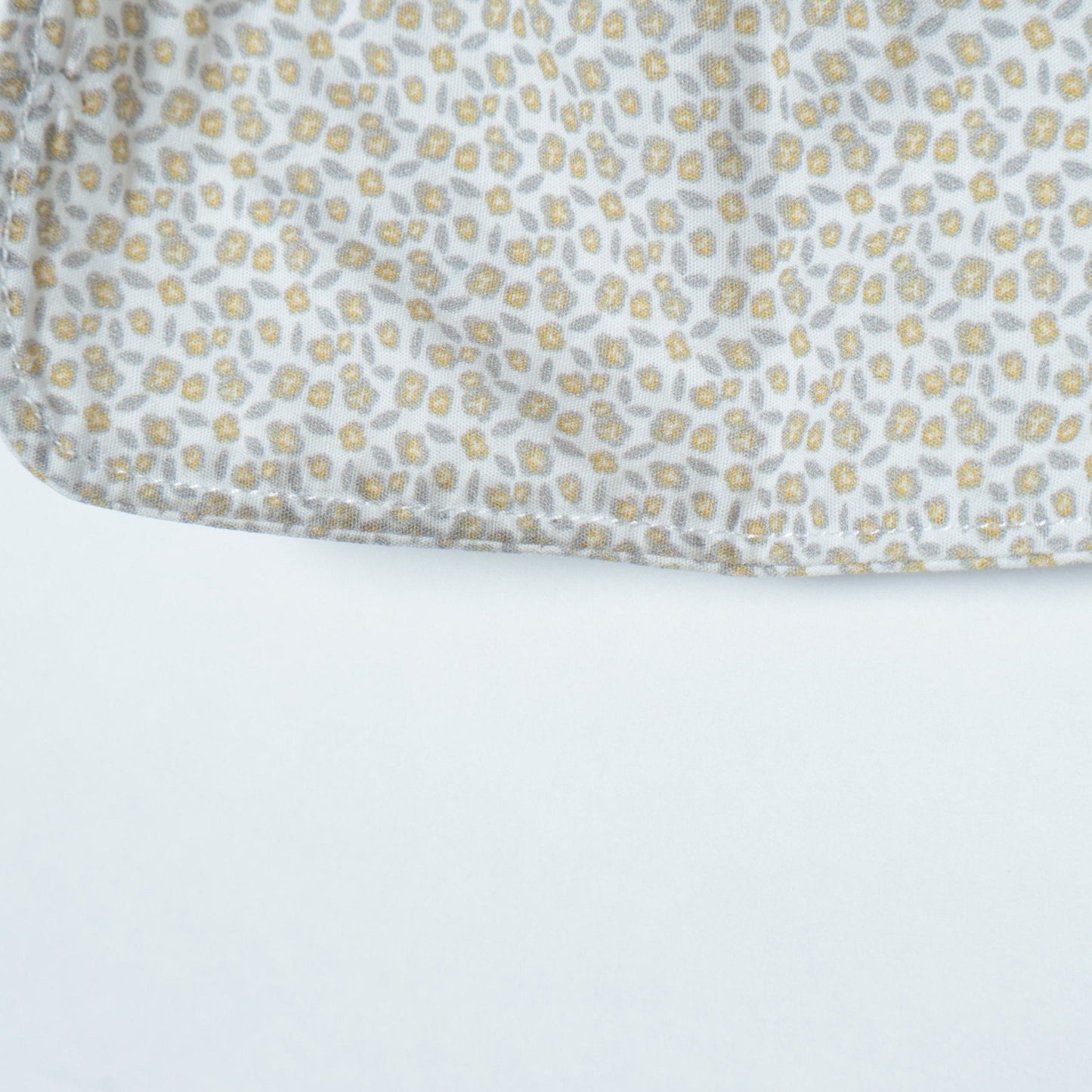 SHIPS: セミワイドカラー プリント モチーフ柄 シャツ