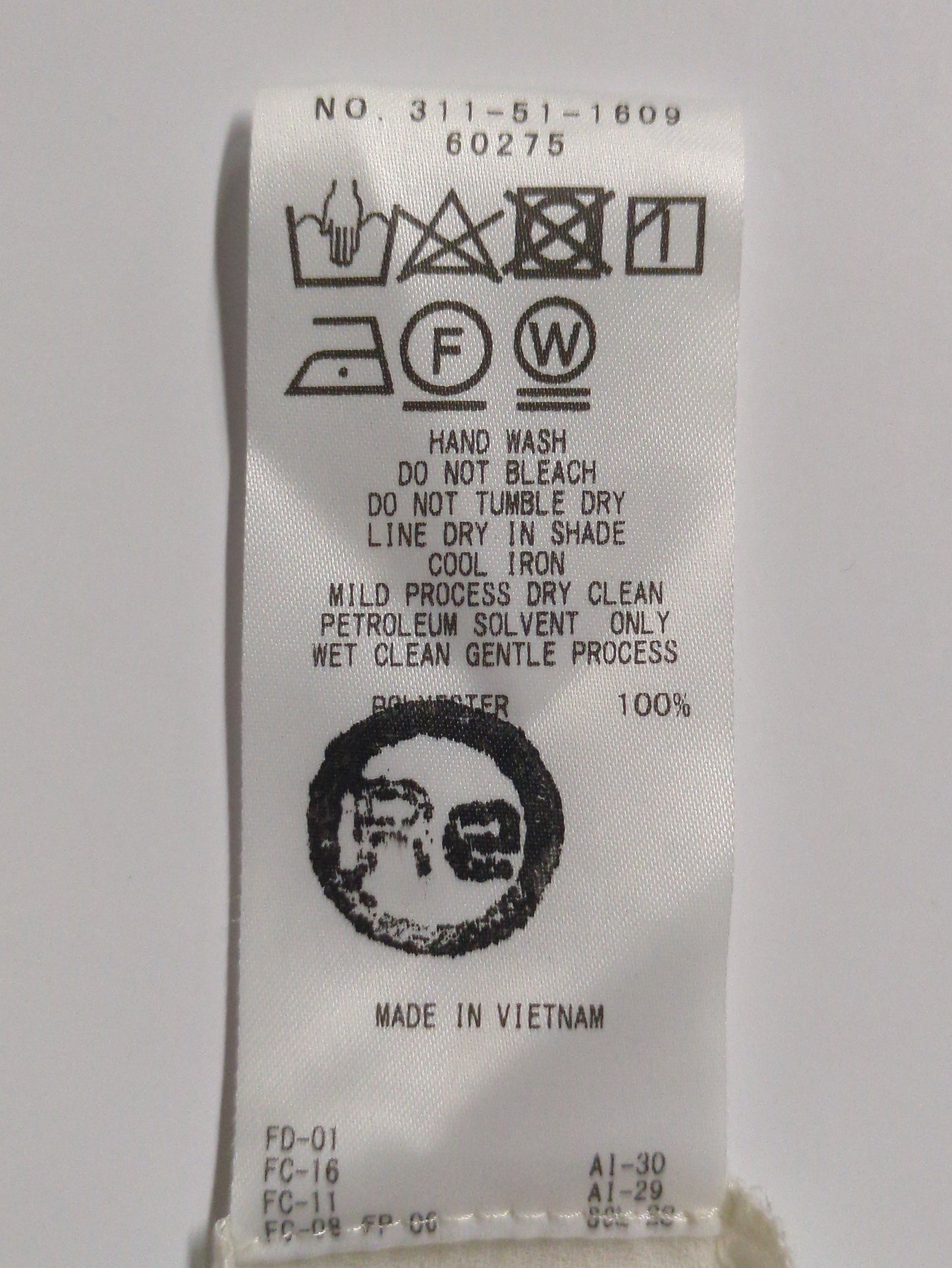 Wai+:カラーステッチバックオープンプルオーバー