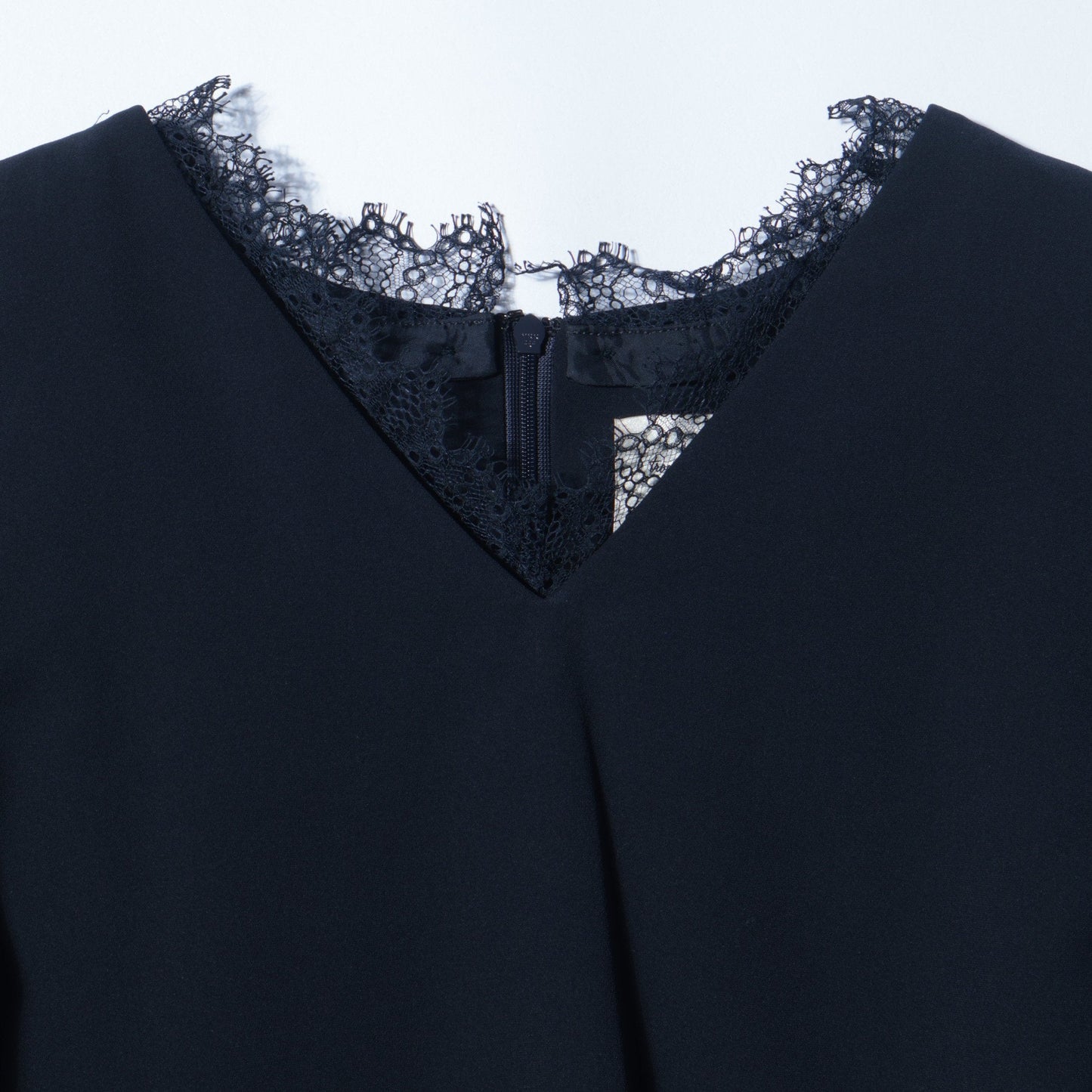 troisiemeCHACO:Vネックレースワンピース