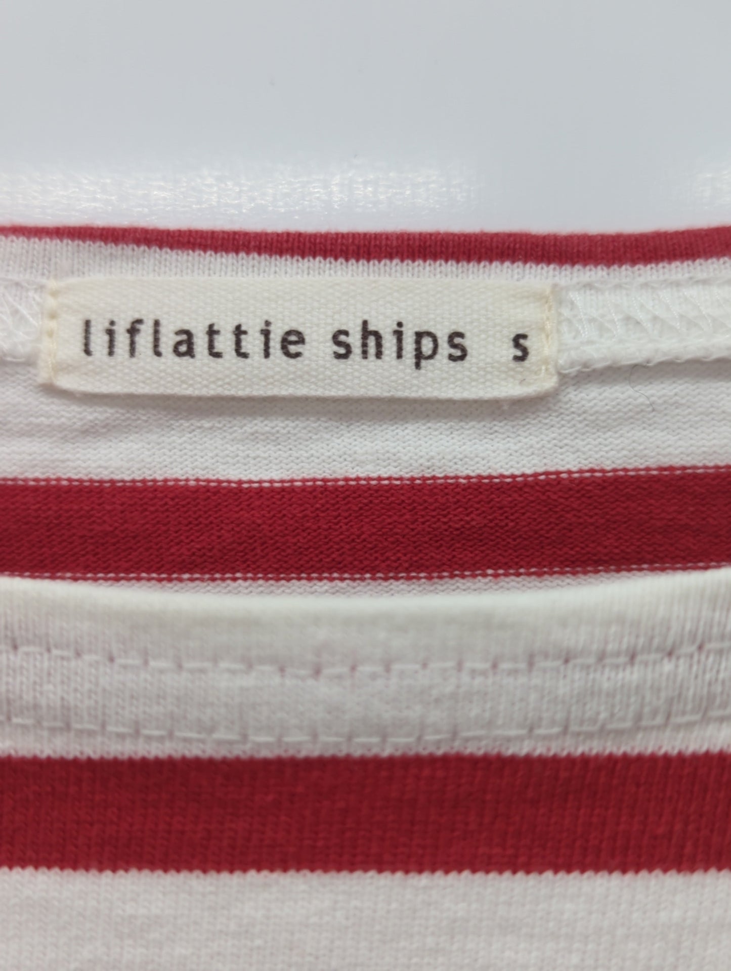 liflattie ships:ボーダースナップボタントップス