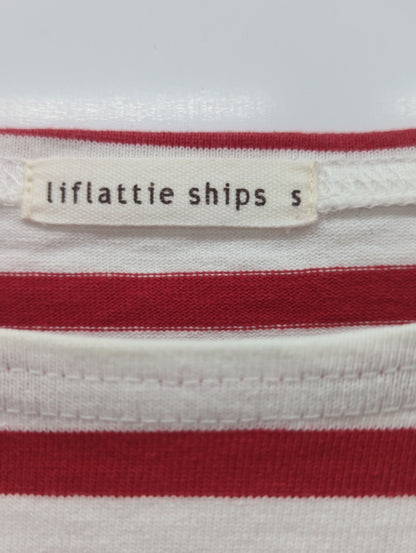 liflattie ships:ボーダースナップボタントップス