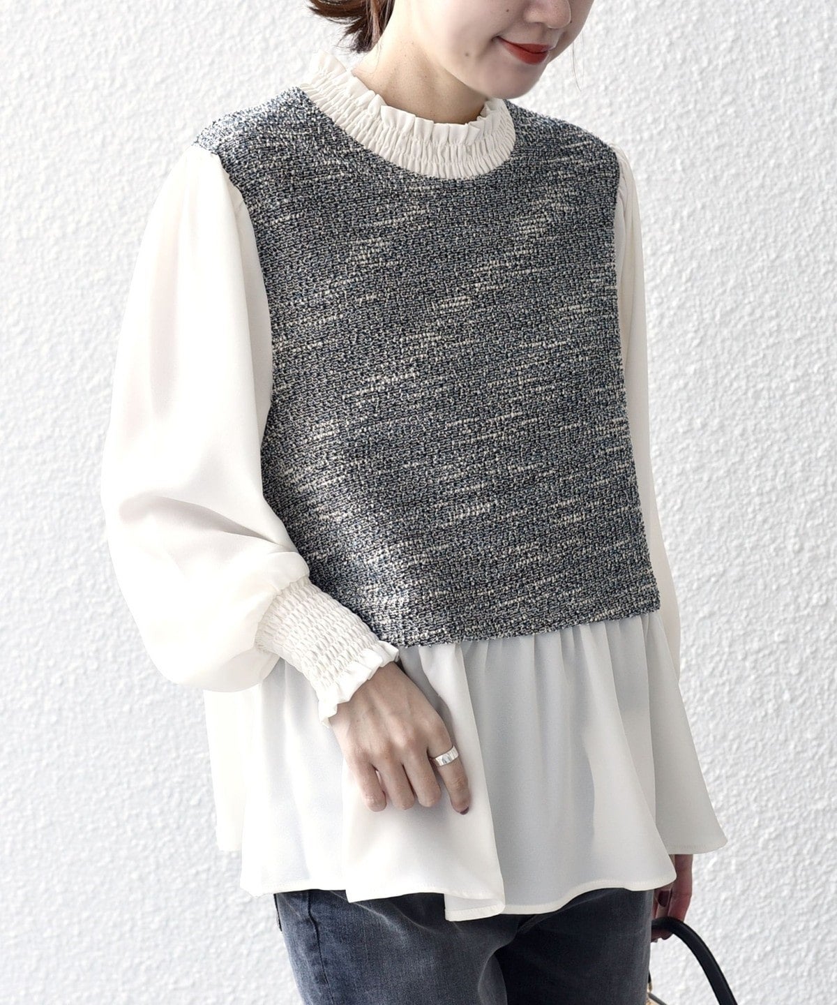 〈洗濯機可能〉カットツイードドッキングフリルブラウス