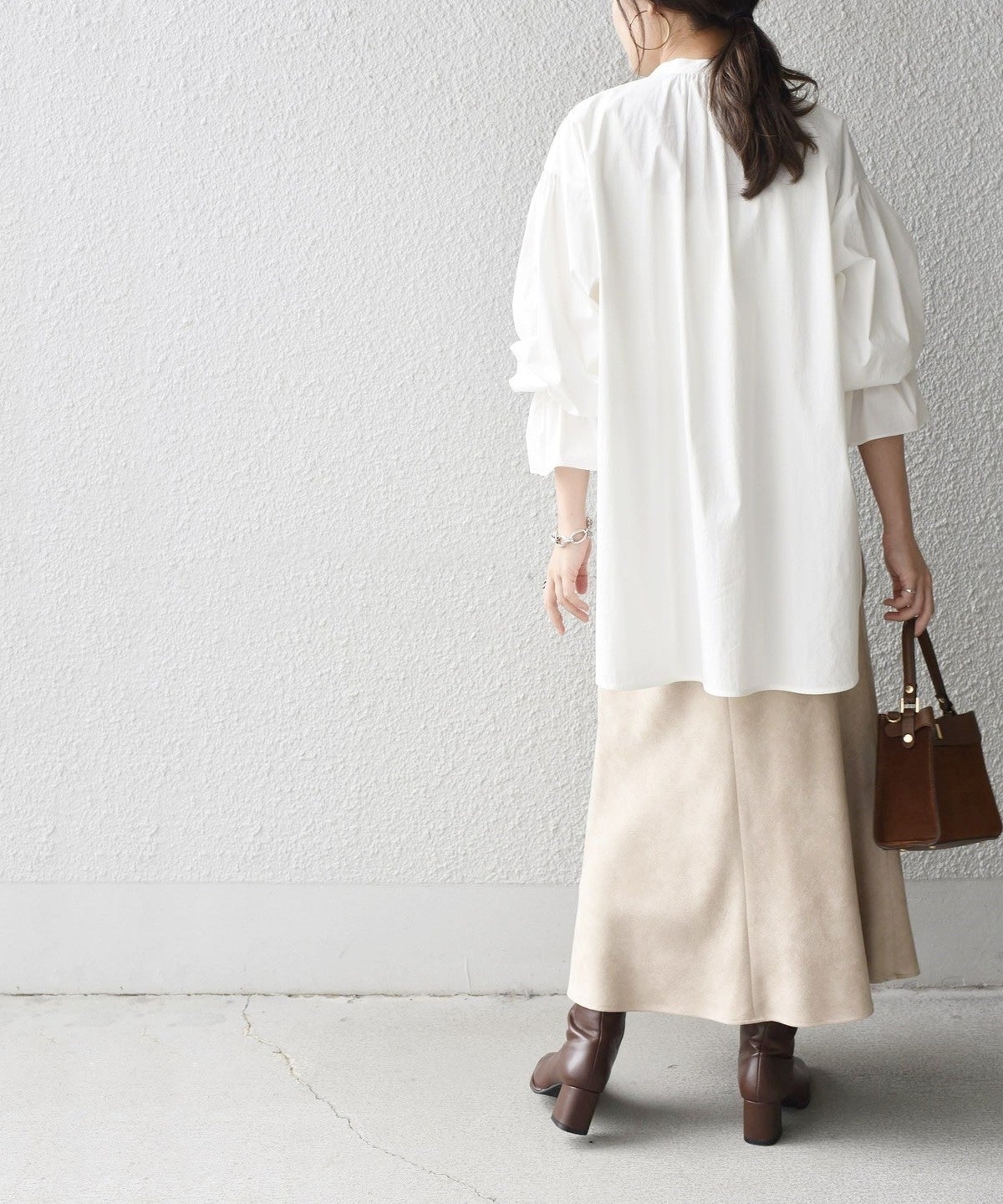 〈手洗い可能〉ソリッドギャザースリーブブラウス