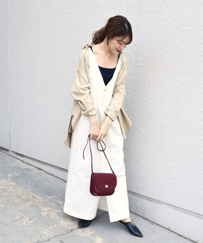 【SHIPS別注】UNIVERSAL OVERALL: Vネックジャンパースカートwhite