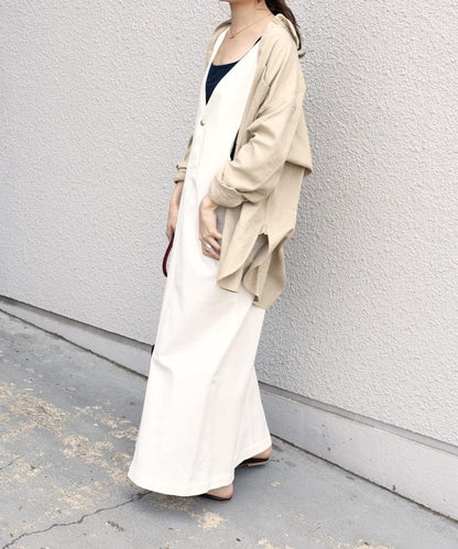 【SHIPS別注】UNIVERSAL OVERALL: Vネックジャンパースカートwhite
