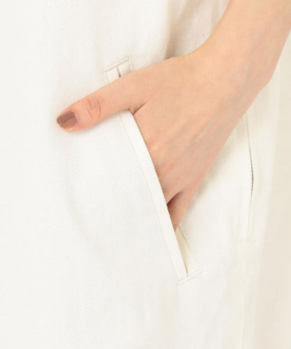 【SHIPS別注】UNIVERSAL OVERALL: Vネックジャンパースカートwhite