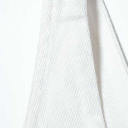 【SHIPS別注】UNIVERSAL OVERALL: Vネックジャンパースカートwhite