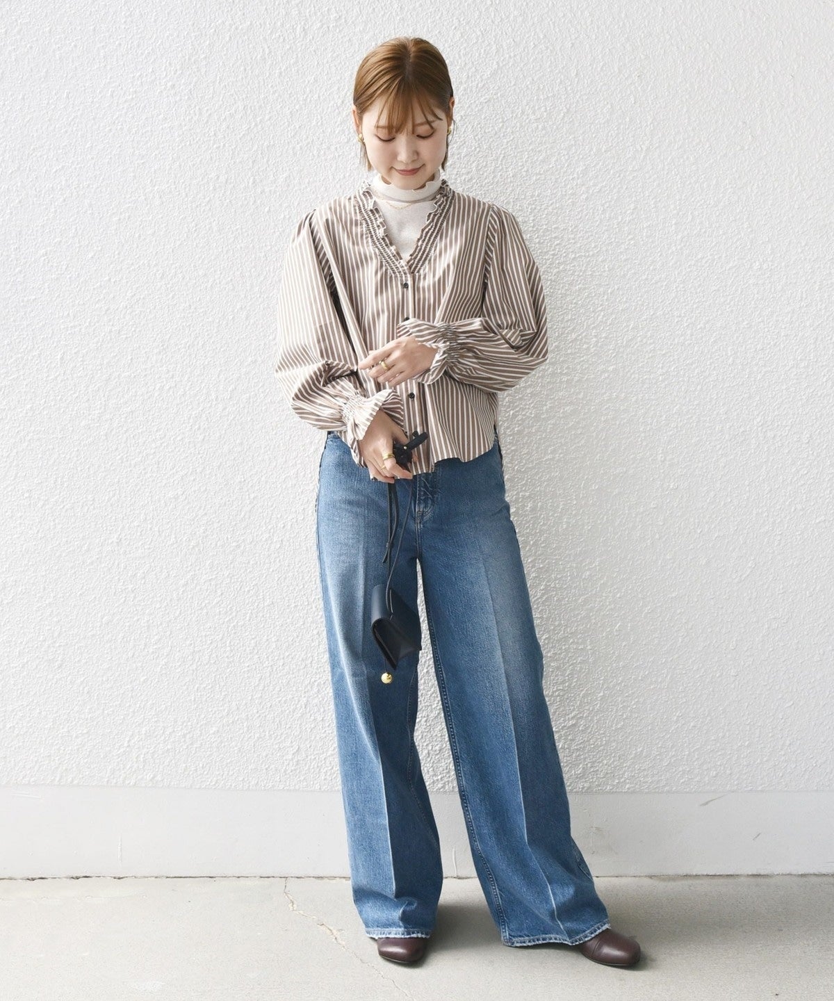 【WEB限定】〈手洗い可能〉 シャーリング Vネック 長袖 ブラウス
