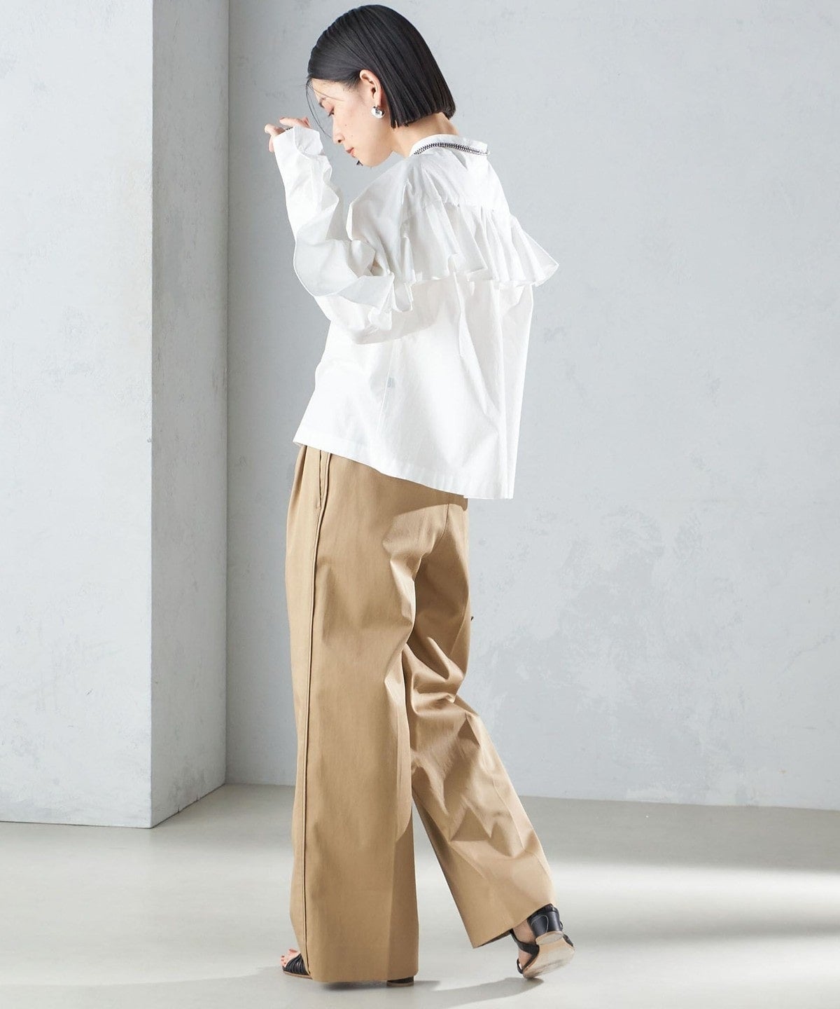 〈手洗い可能〉近江晒 タイプライター ラッフル ブラウス 24SS