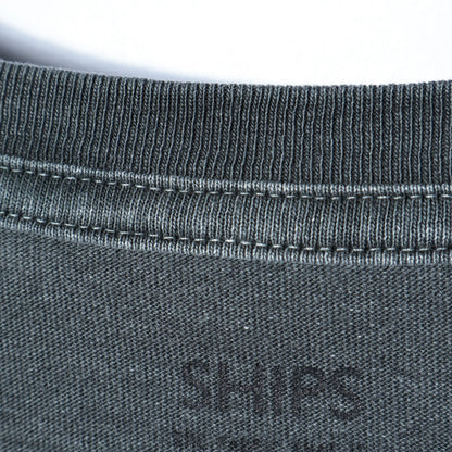 SHIPS: ユーズド ライク ロック プリント Tシャツ