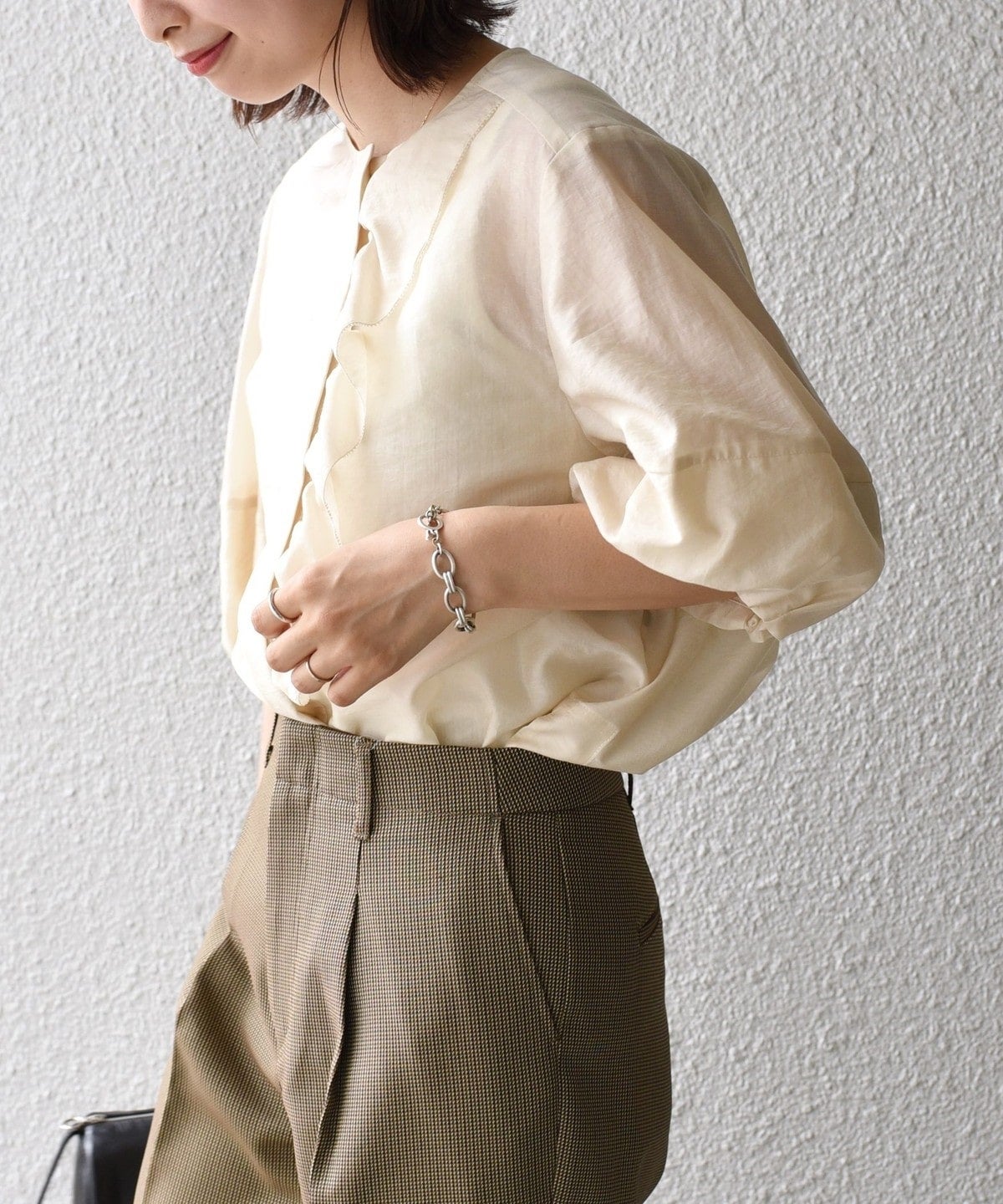 〈手洗い可能〉フロントフリルショートスリーブブラウス