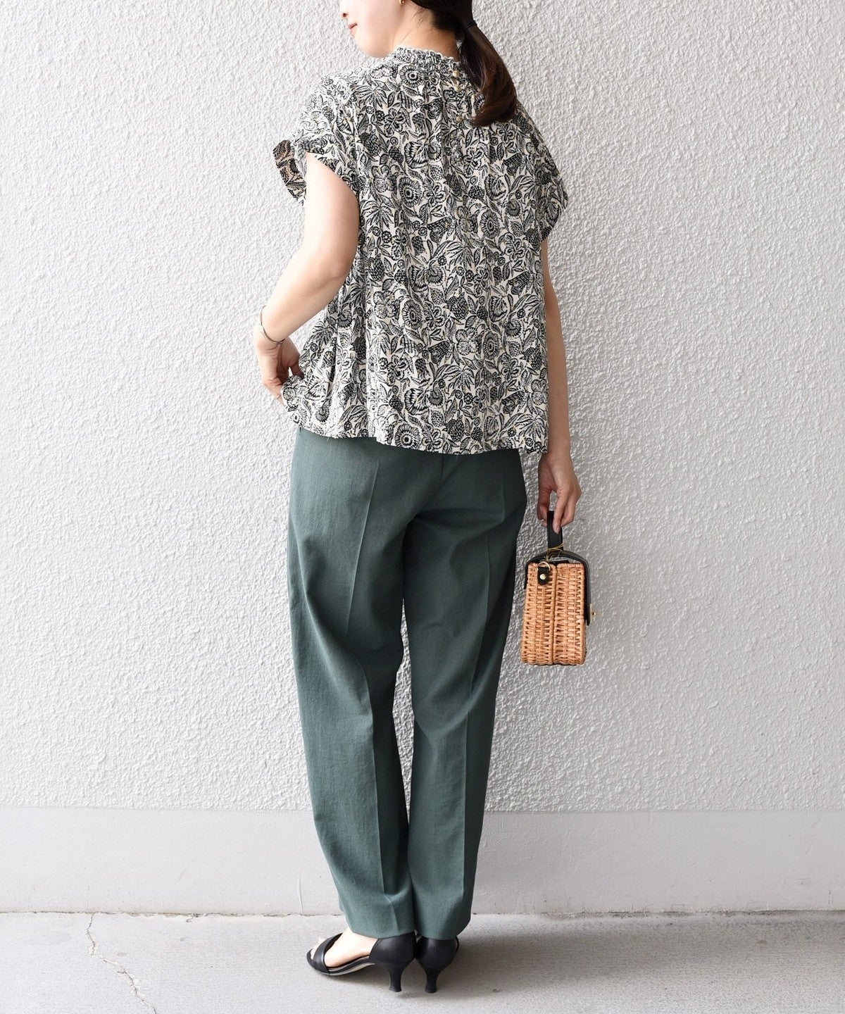 〈手洗い可能〉DEVEAUX フレンチスリーブブラウス