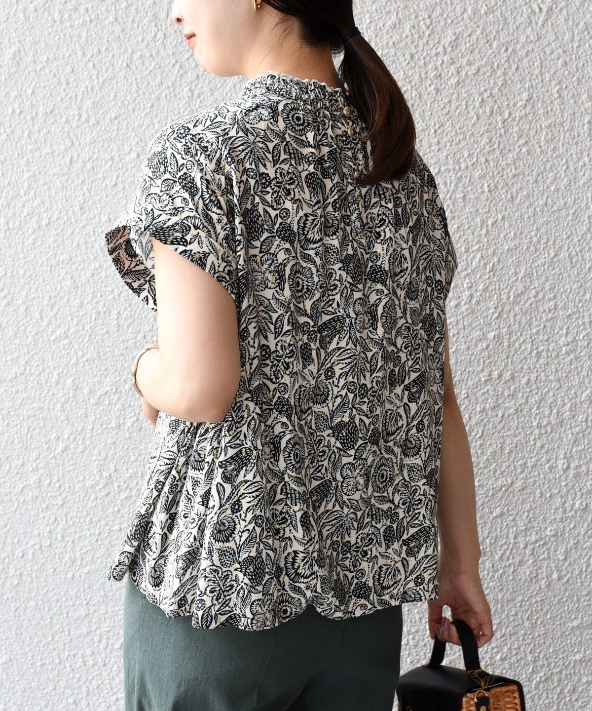 〈手洗い可能〉DEVEAUX フレンチスリーブブラウス