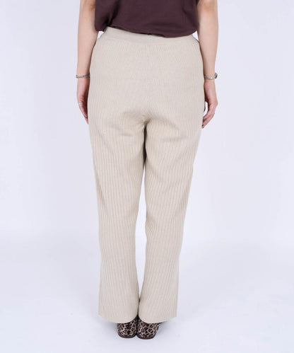 Khaju:ニットスカート×パンツ