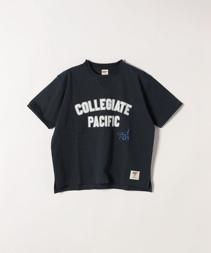 【SHIPS any別注】Collegiate Pacific:〈洗濯機可能〉V ガゼット プリント Tシャツ 24SS