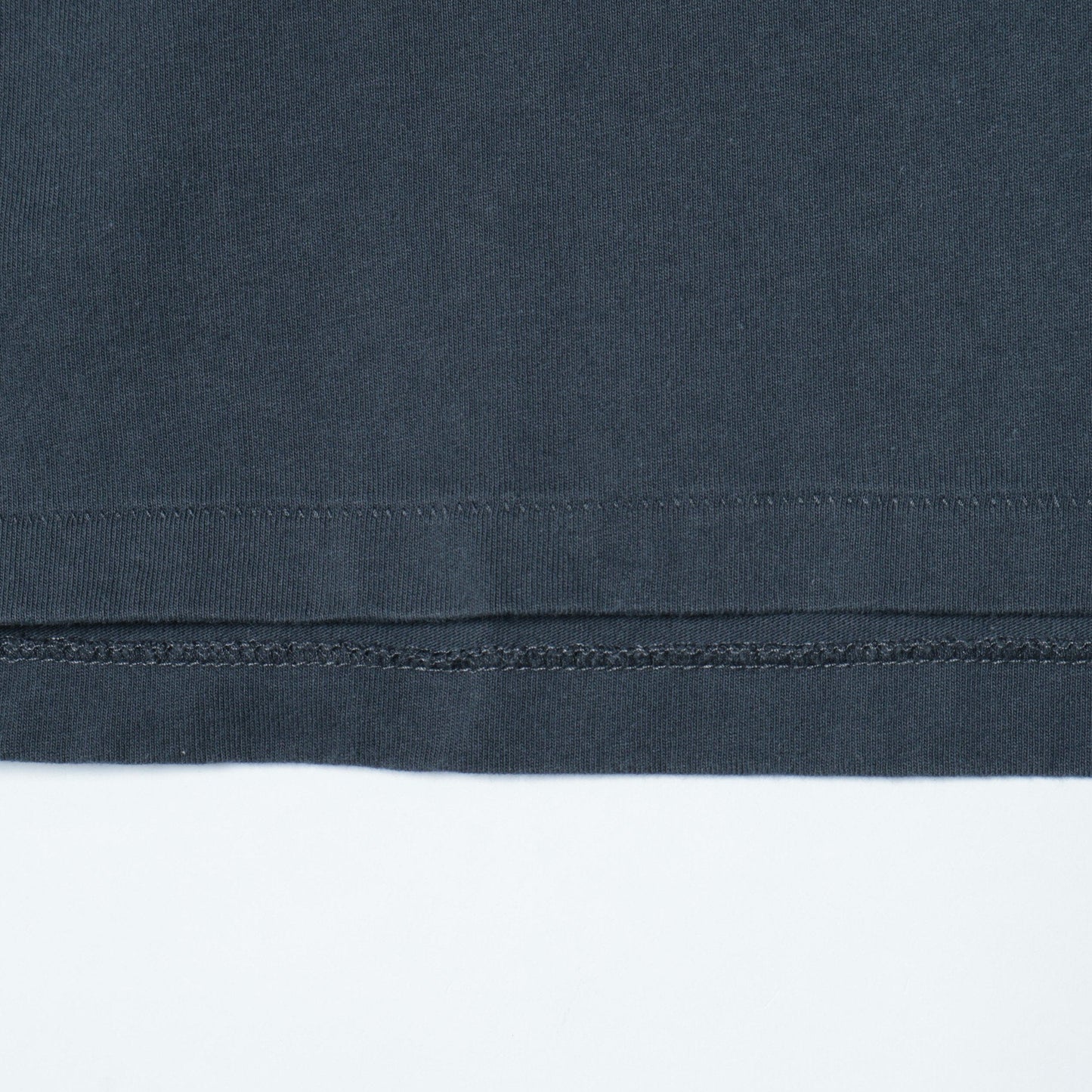 【SHIPS any別注】Collegiate Pacific:〈洗濯機可能〉V ガゼット プリント Tシャツ 24SS