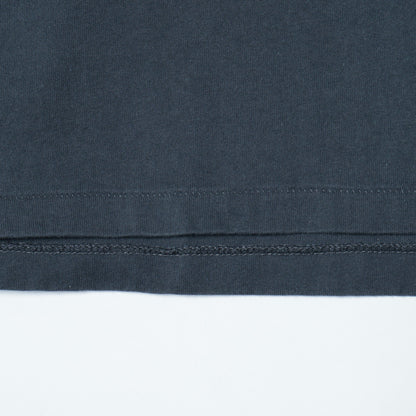 【SHIPS any別注】Collegiate Pacific:〈洗濯機可能〉V ガゼット プリント Tシャツ 24SS