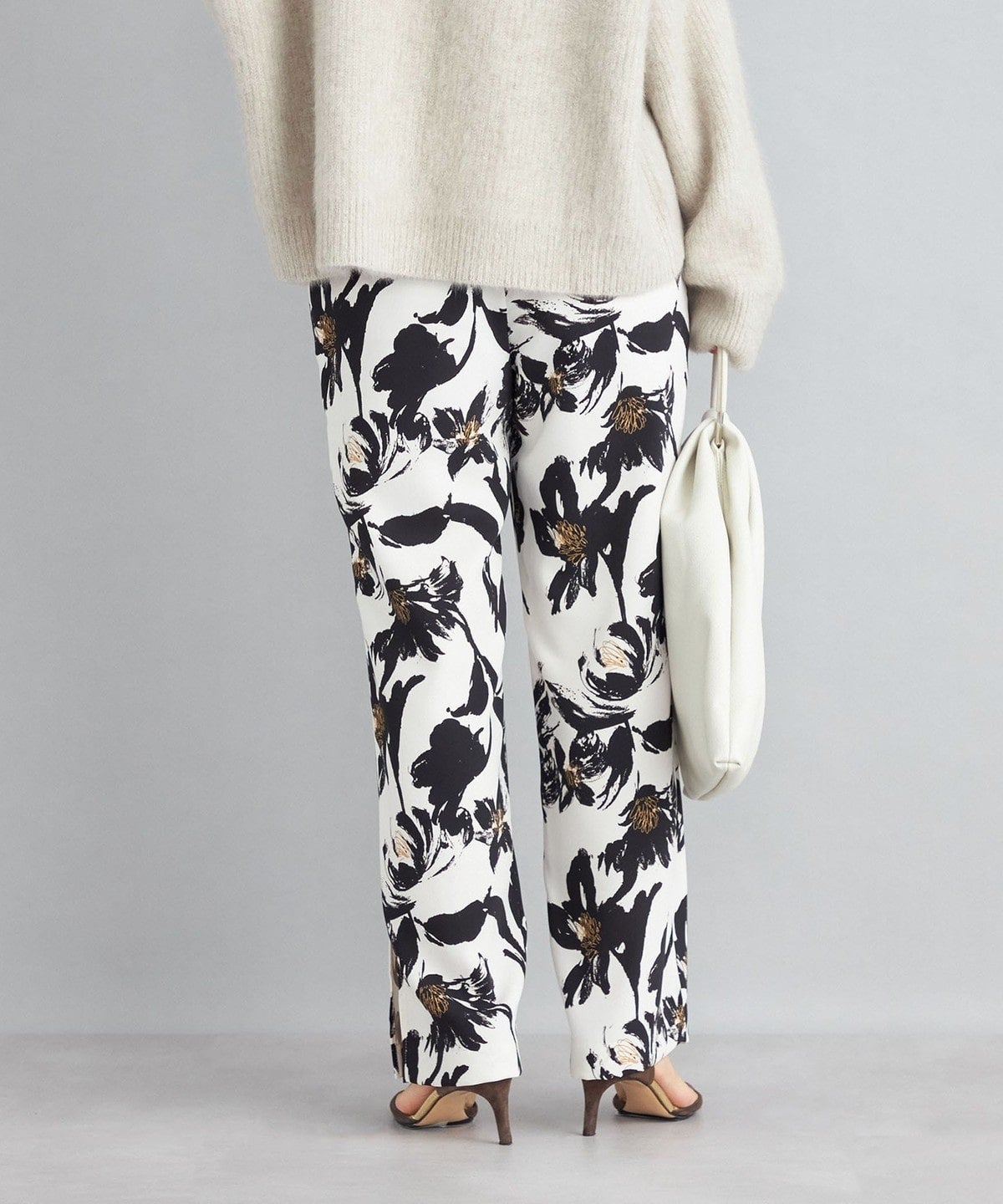 フラワープリントサイドスリットパンツ