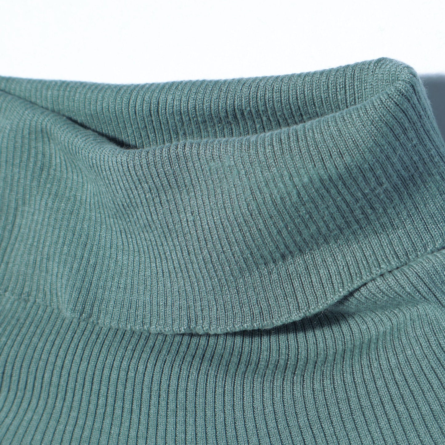 SHIPS Primary Navy Label:シルクカシミヤタートルネック