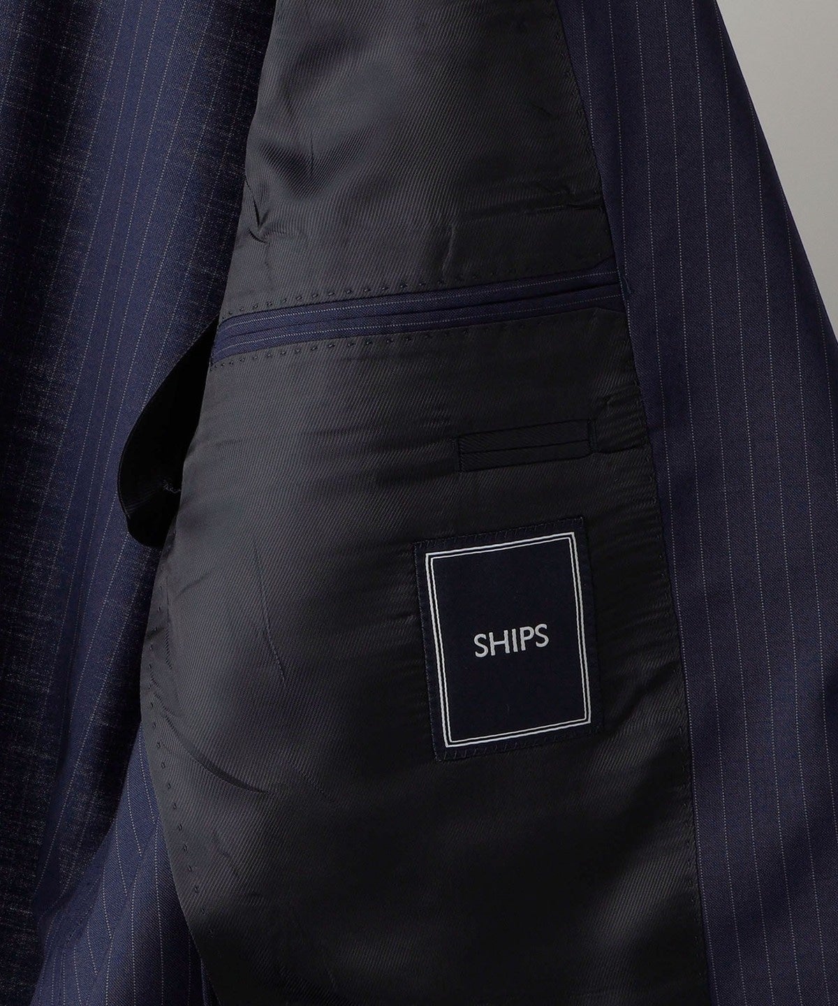 CERRUTI ネイビー スーツセット ネイビースーツ・ストライプのコーディネート（LANIFICIO F.LLI